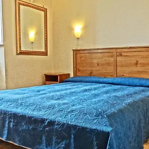 Bed & Breakfast House 