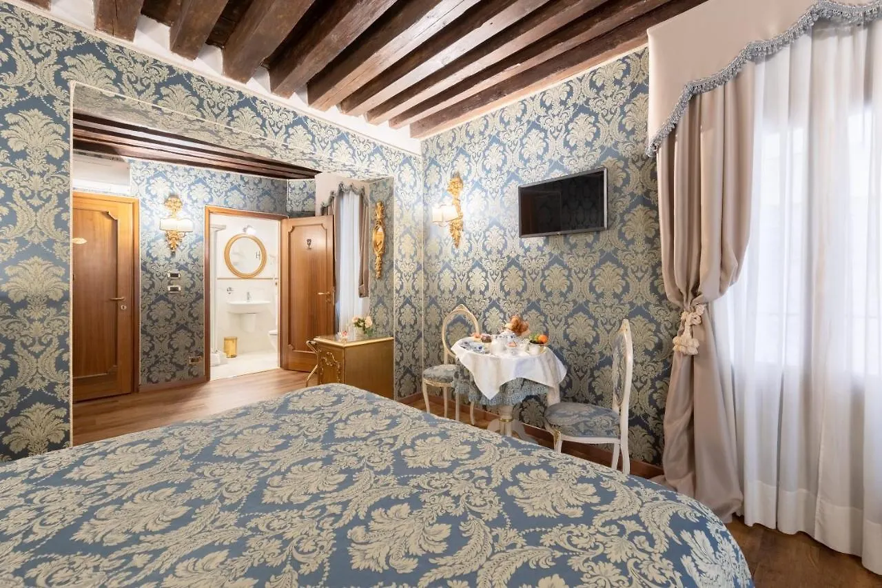 **  Residenza La Loggia Bed & Breakfast Venice Italy