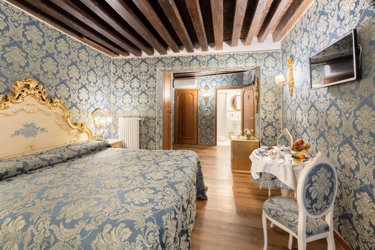 Residenza La Loggia Bed & Breakfast Venice 2*,