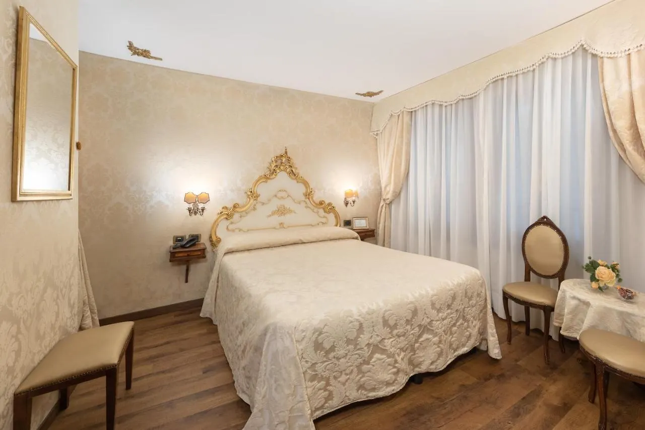 **  Residenza La Loggia Bed & Breakfast Venice Italy